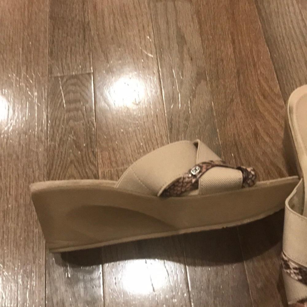 Tan Bandolino wedges with snakeskin detail - Picture 3 of 5